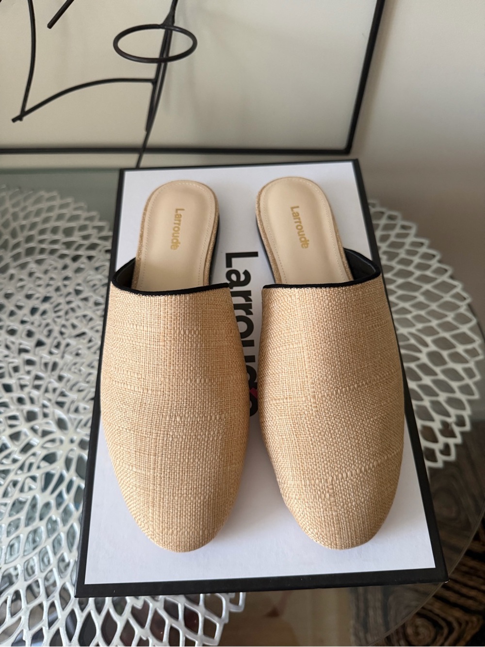 Larroude Venice Flat Mule In Beige Raffia and Leather w Black Trim Size 7.5 NIB - Picture 12 of 16